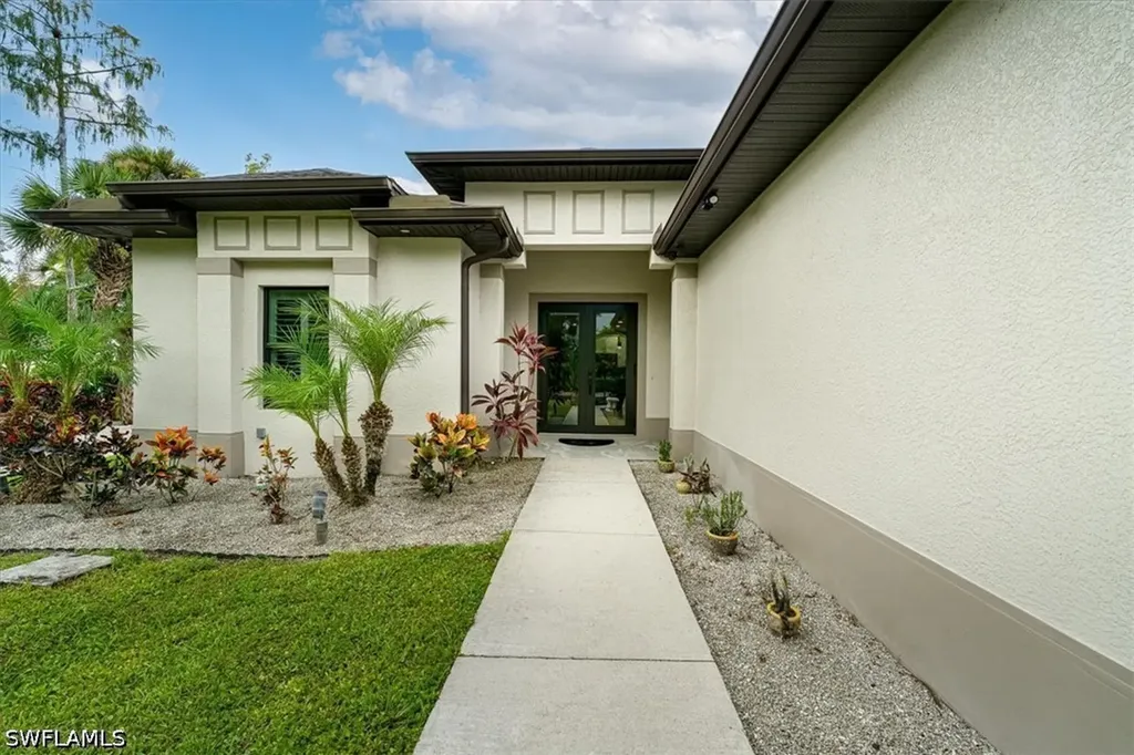 328 16th Avenue NW Naples FL 34120