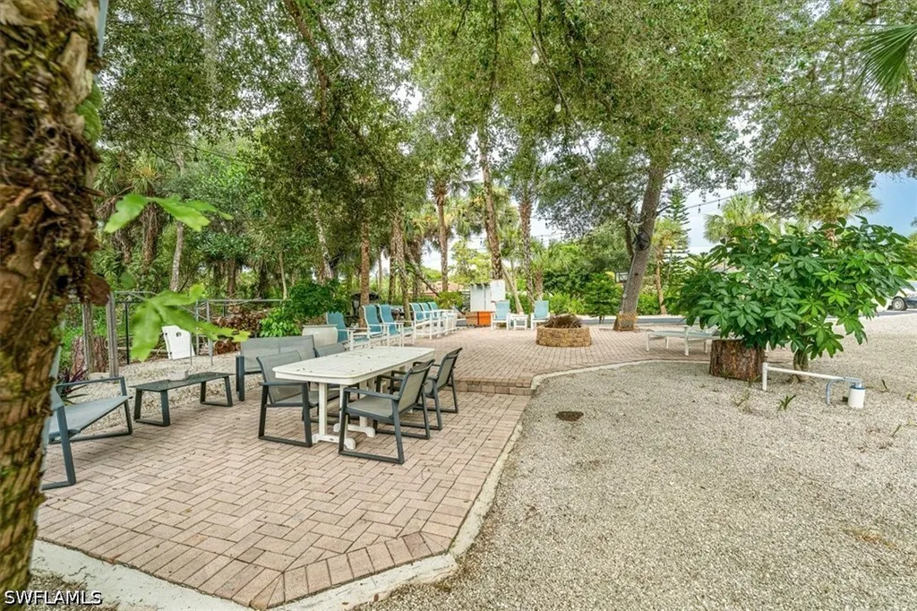 328 16th Avenue NW Naples FL 34120