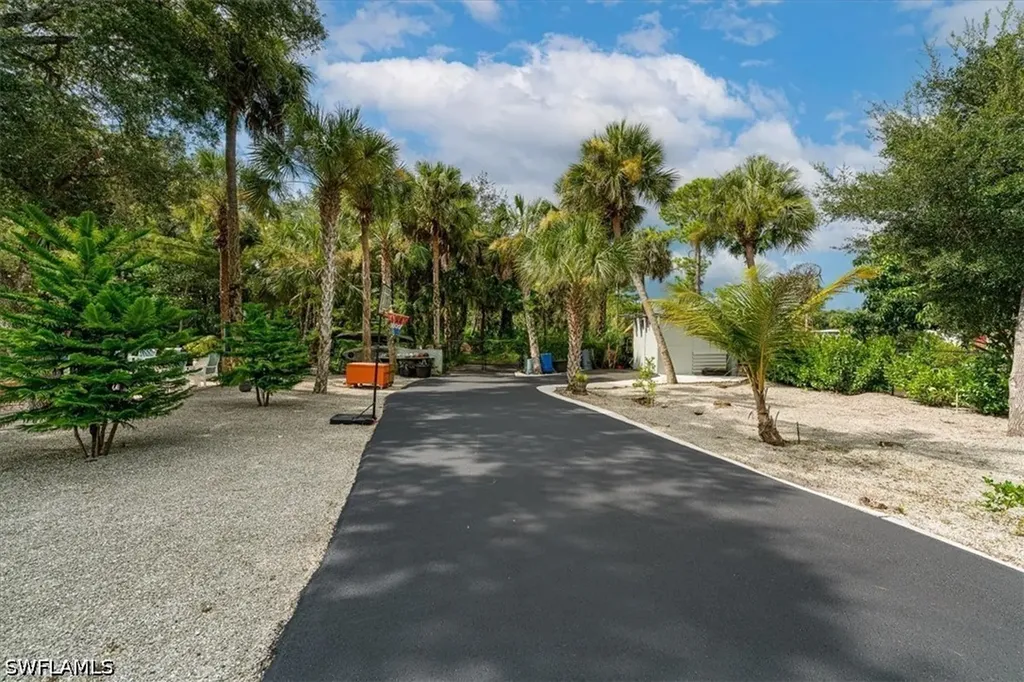 328 16th Avenue NW Naples FL 34120
