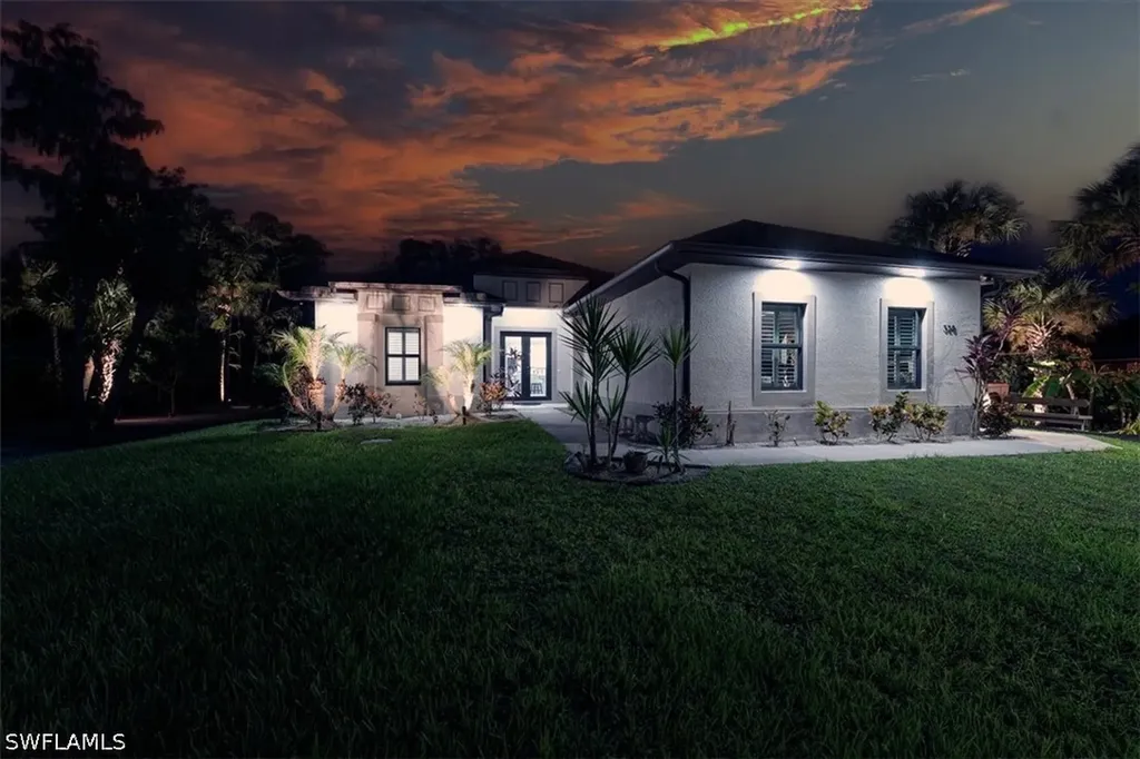 328 16th Avenue NW Naples FL 34120