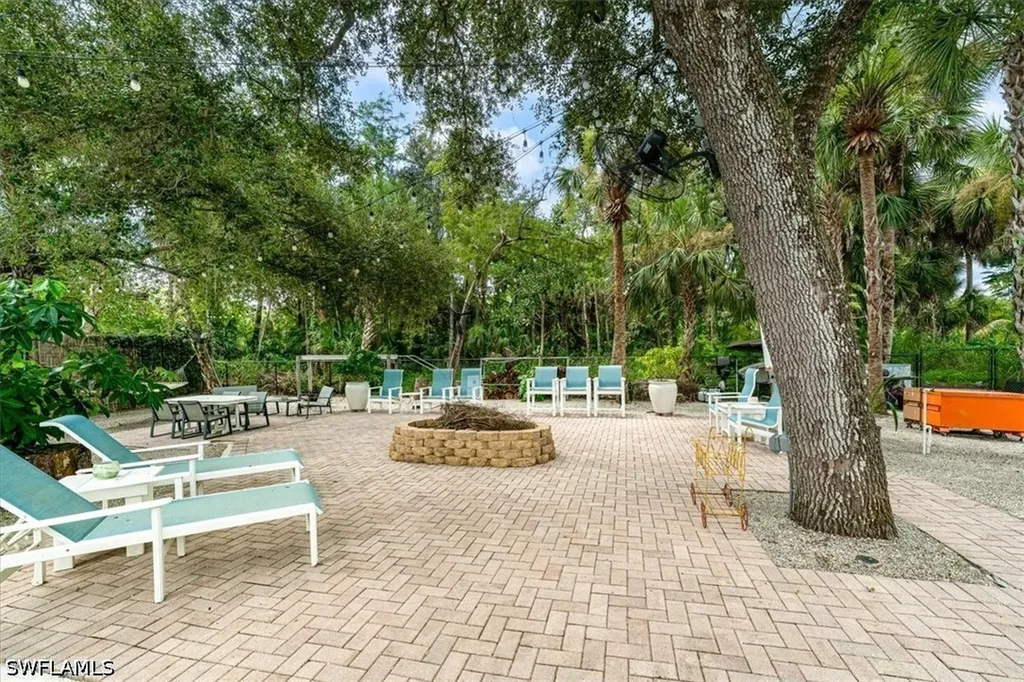 328 16th Avenue NW Naples FL 34120