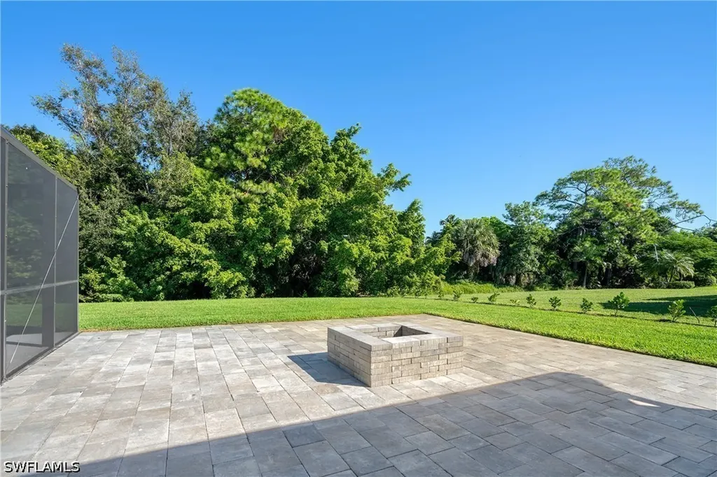 5105 Berkeley Drive Naples FL 34112