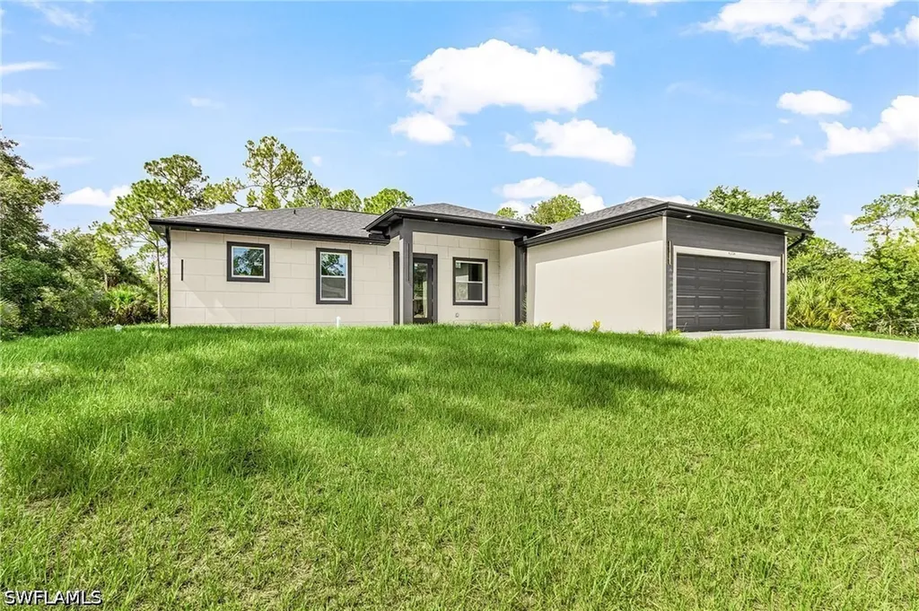4204 E 24th Street Alva FL 33920