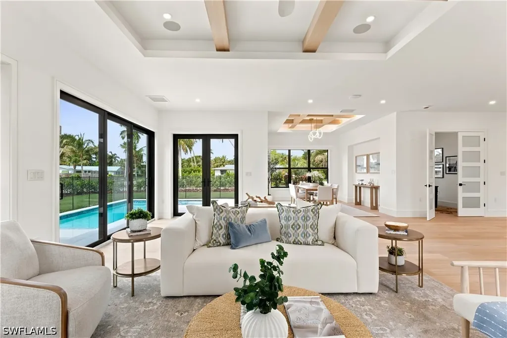 Naples FL, 2200 11TH Street N