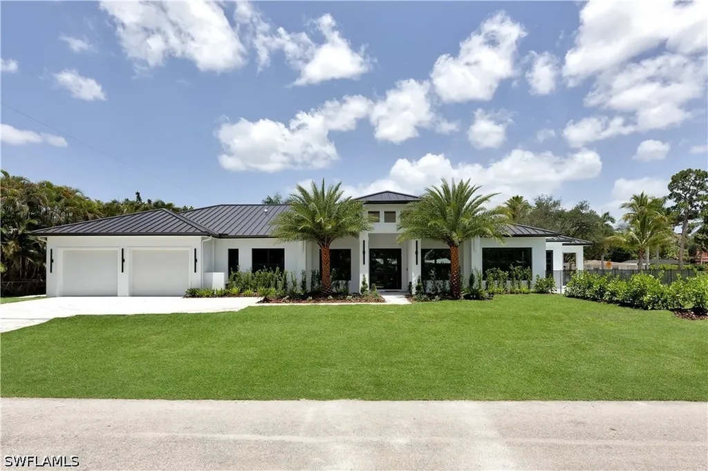 2200 11th Street N Naples FL 34103