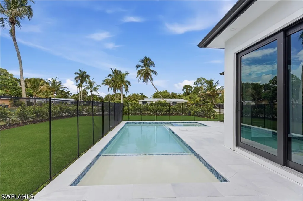 2200 11th Street N Naples FL 34103