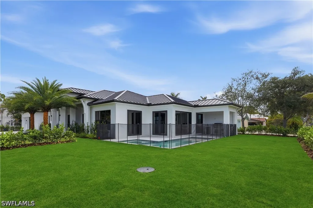 2200 11th Street N Naples FL 34103