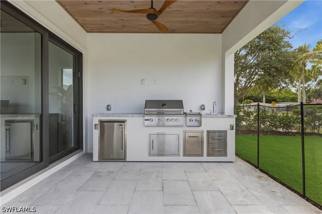 2200 11th Street N Naples FL 34103