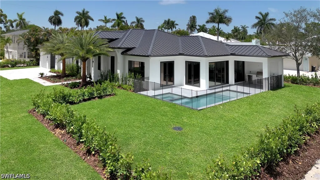 2200 11th Street N Naples FL 34103