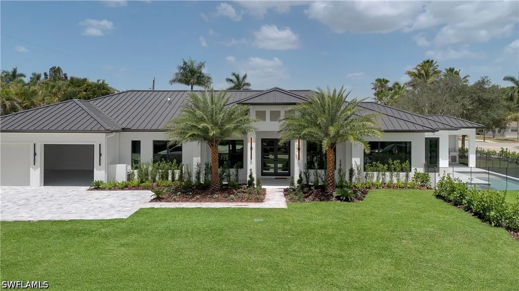 2200 11th Street N Naples FL 34103