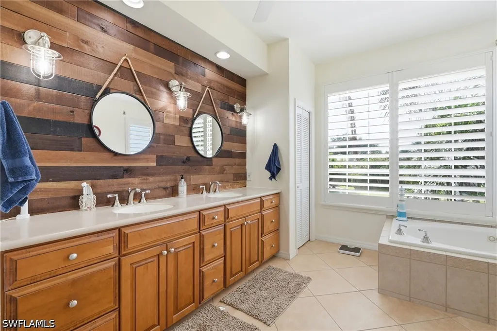 308 Wentworth Court Naples FL 34104