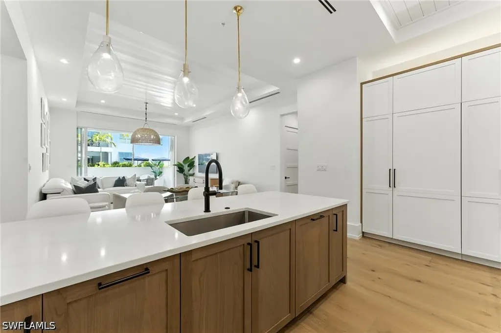 201 8th Street S Naples FL 34102