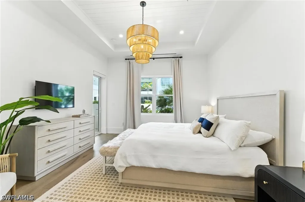 201 8th Street S Naples FL 34102