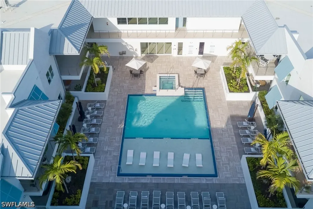 201 8th Street S Naples FL 34102