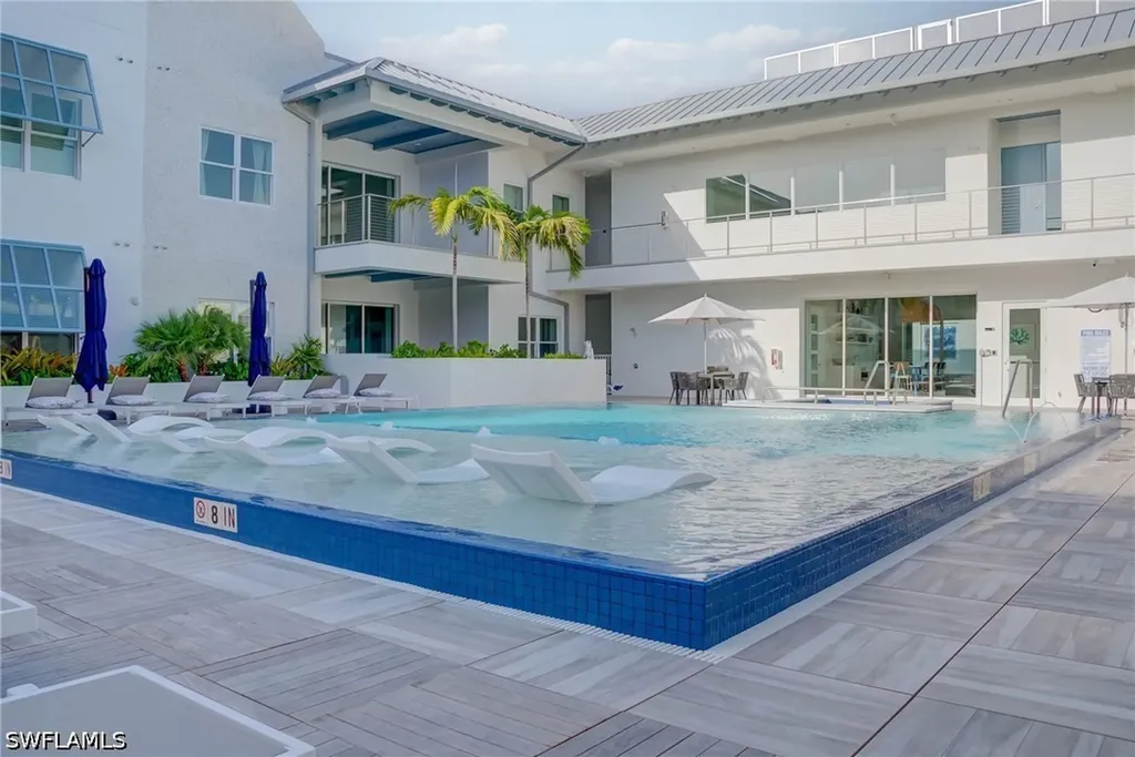 201 8th Street S Naples FL 34102