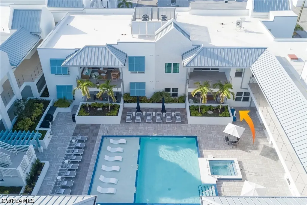 201 8th Street S Naples FL 34102