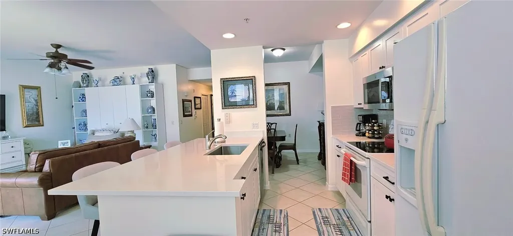 Fort Myers FL, 16615 Lake Circle Drive, Unit 427