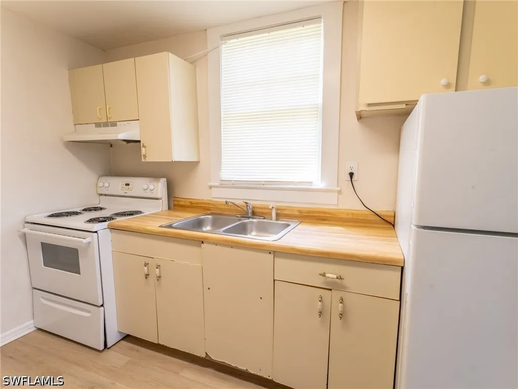 3802 Seminole Avenue Fort Myers FL 33916