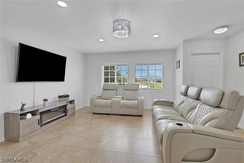 4075 24th Avenue NE Naples FL 34120