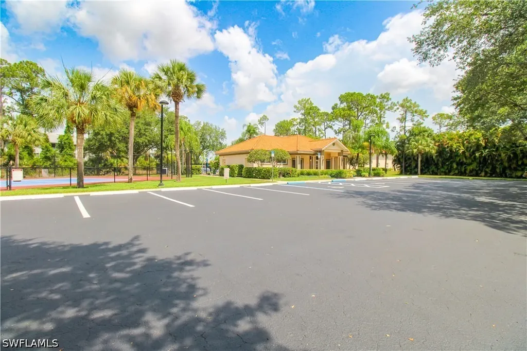 225 Robin Hood Circle Naples FL 34104