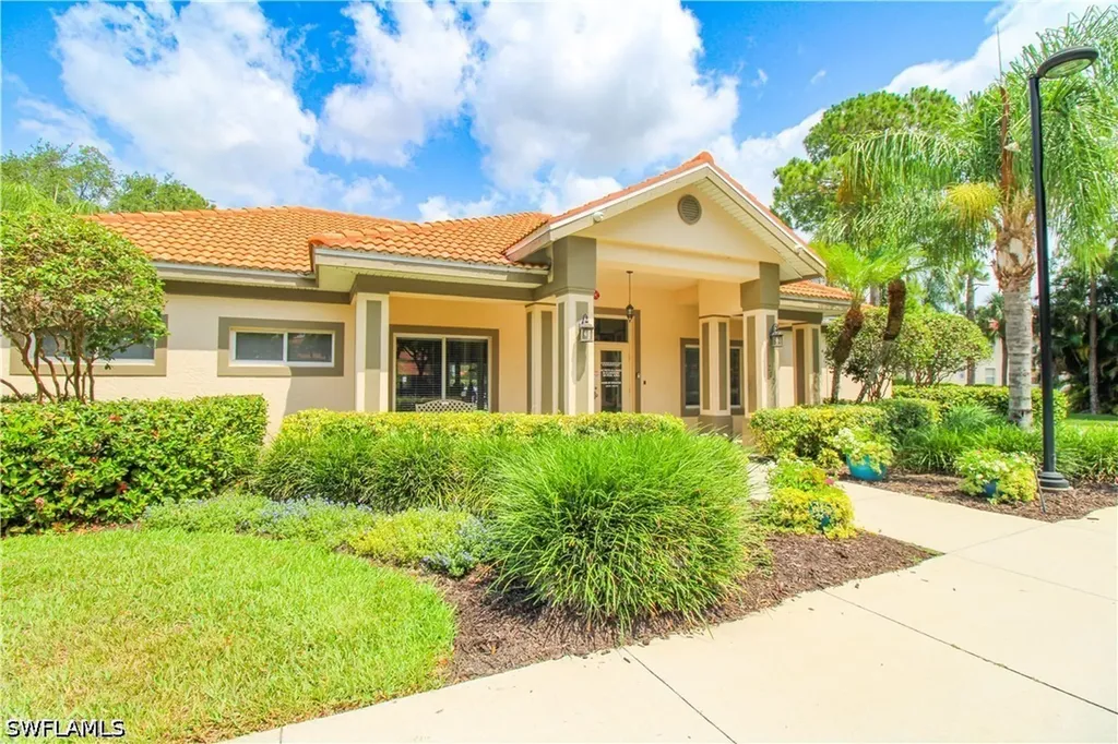 225 Robin Hood Circle Naples FL 34104