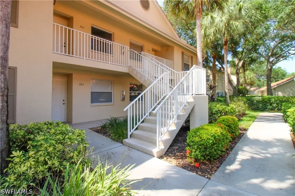 225 Robin Hood Circle Naples FL 34104
