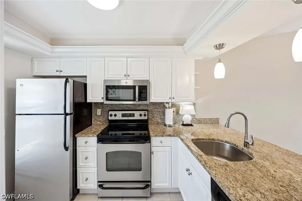 1015 Mainsail Drive Naples FL 34114