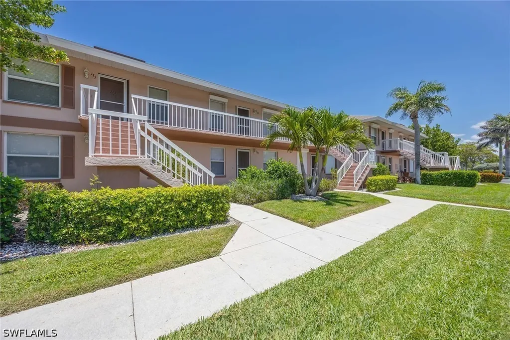 1015 Mainsail Drive Naples FL 34114