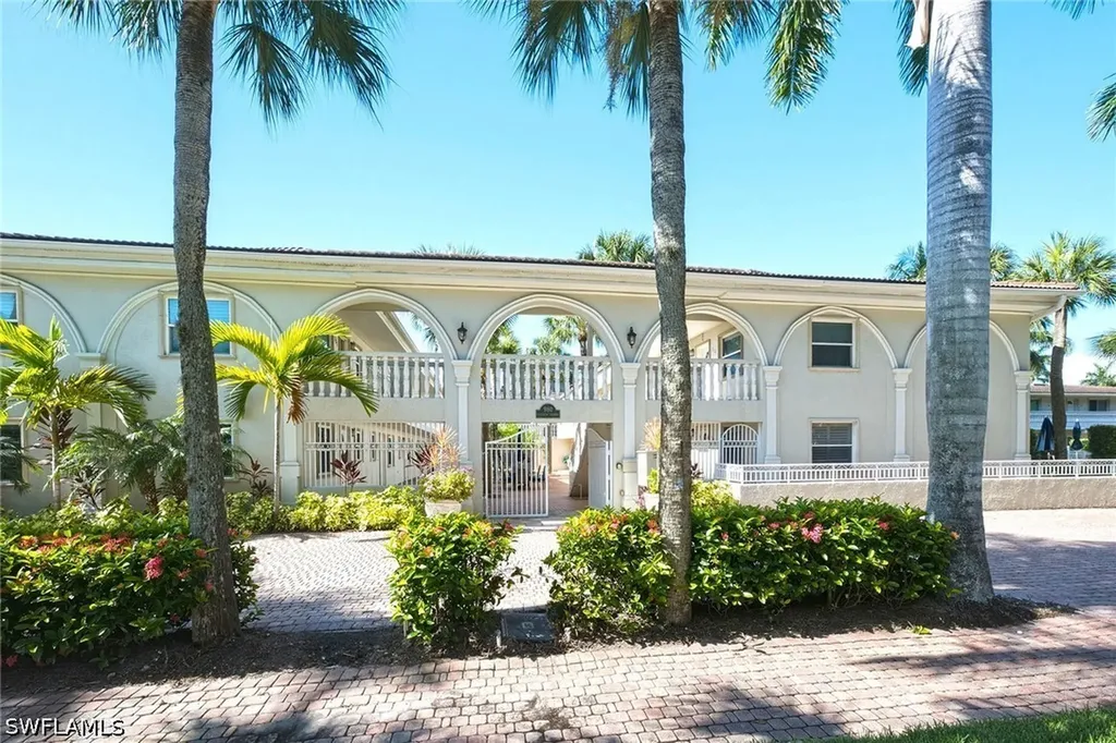 980 7th Avenue S Naples FL 34102