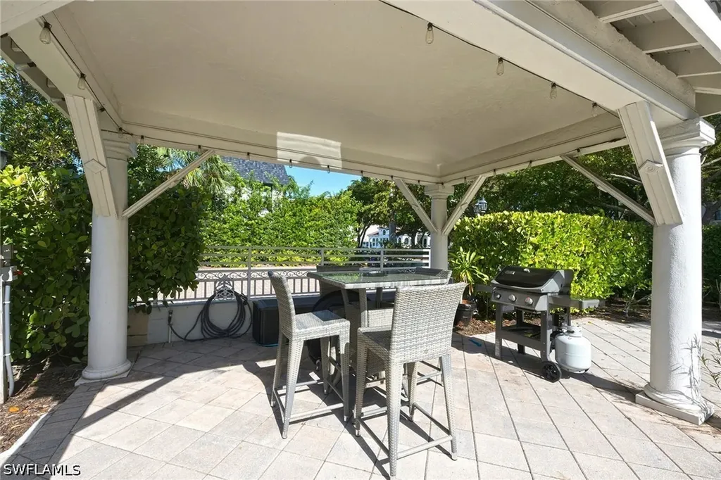 980 7th Avenue S Naples FL 34102