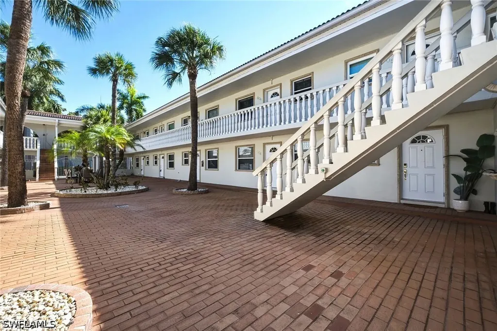 980 7th Avenue S Naples FL 34102