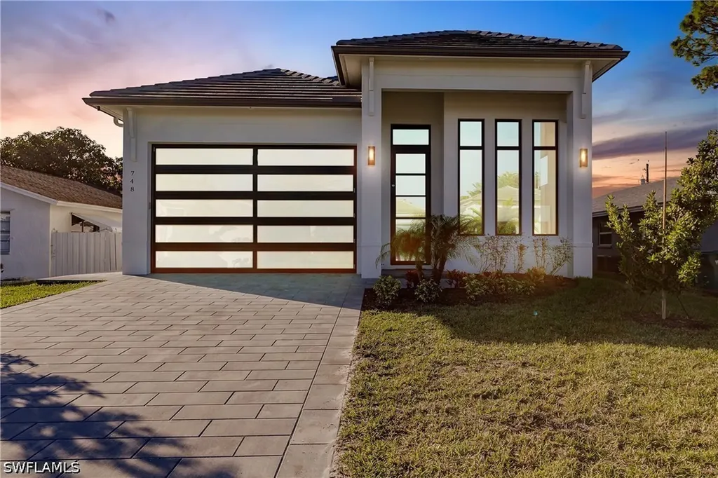 748 110th Avenue N Naples FL 34108