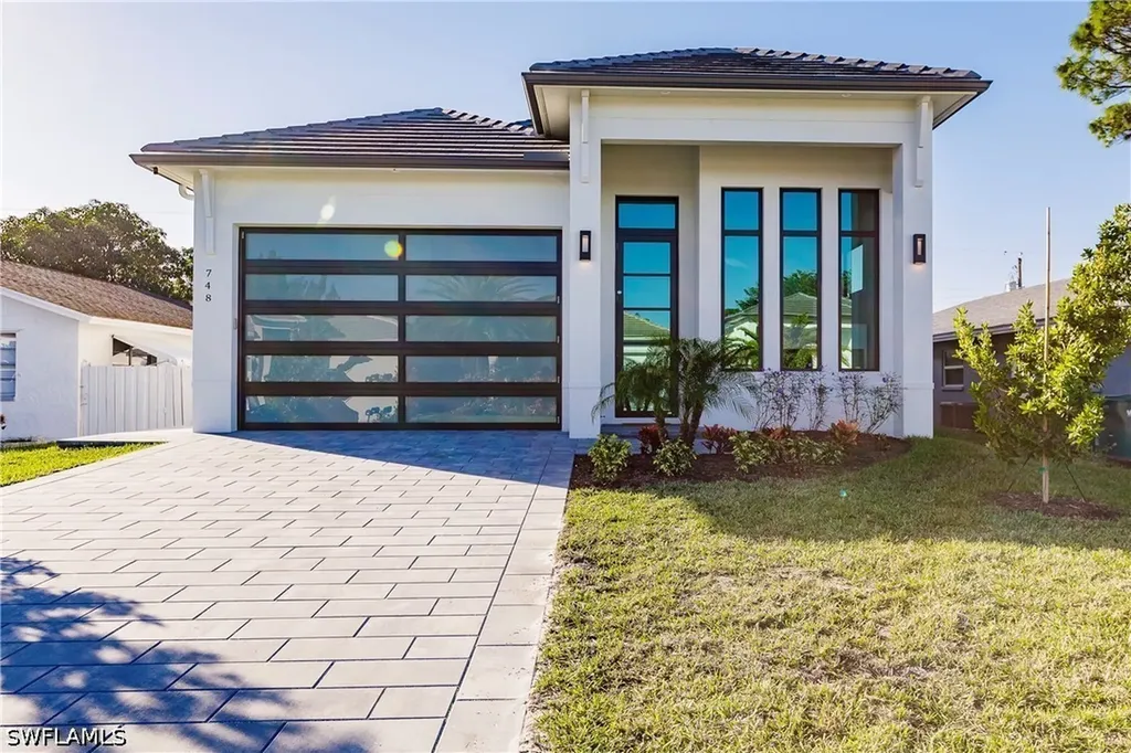 748 110th Avenue N Naples FL 34108