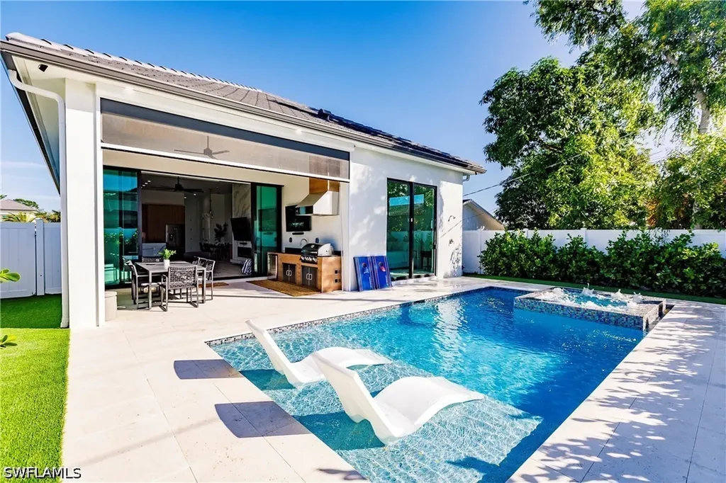 748 110th Avenue N Naples FL 34108