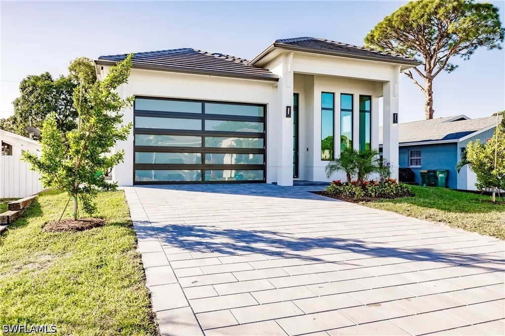 748 110th Avenue N Naples FL 34108