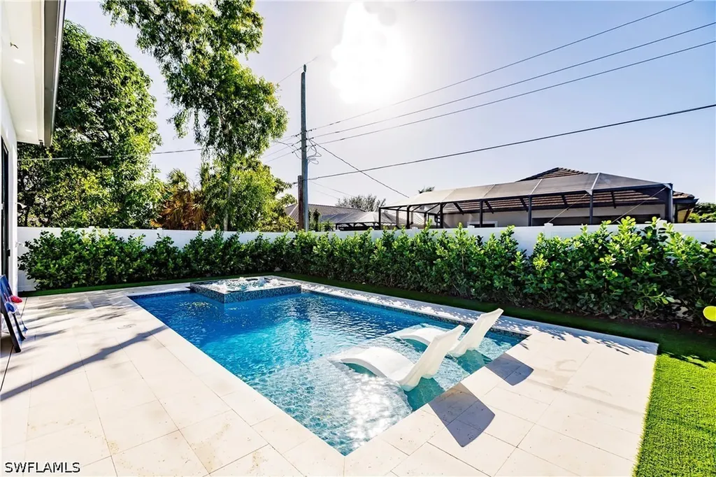 748 110th Avenue N Naples FL 34108