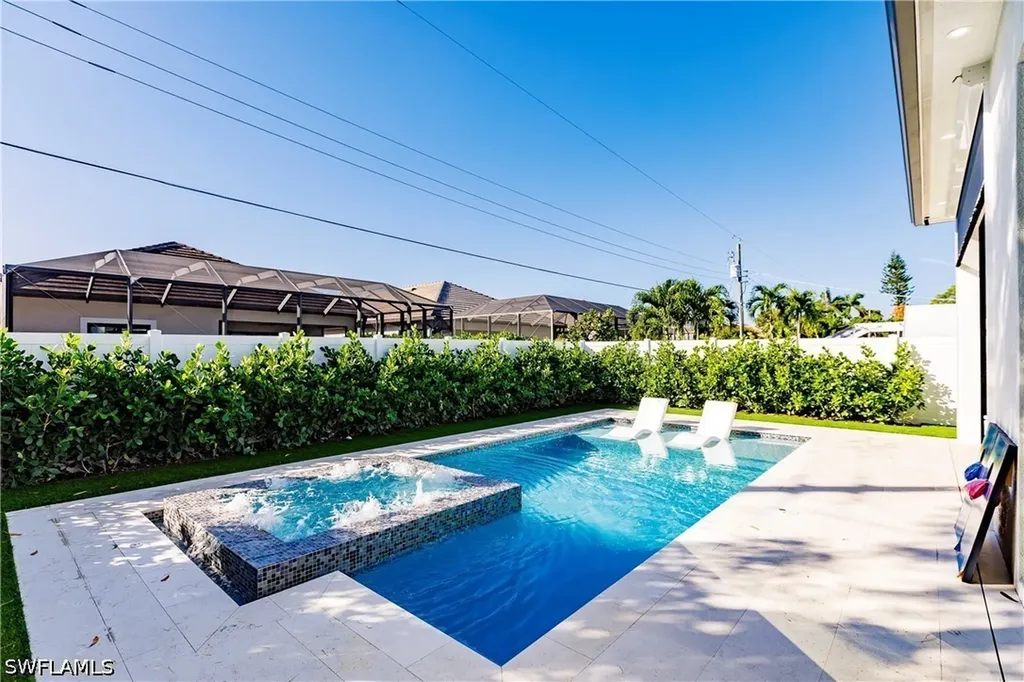 748 110th Avenue N Naples FL 34108