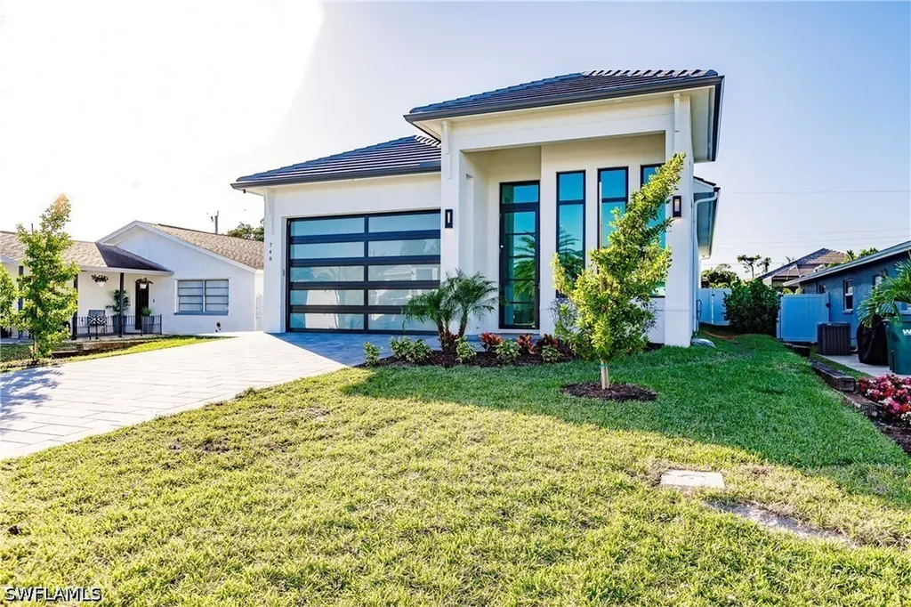 748 110th Avenue N Naples FL 34108