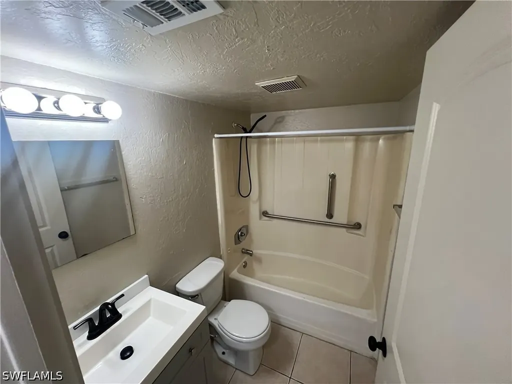 3838 Madison Avenue Fort Myers FL 33916