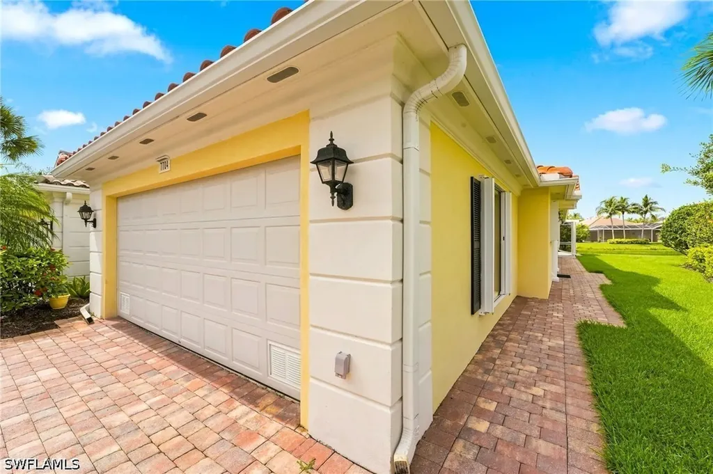 7704 Rozzini Lane Naples FL 34114