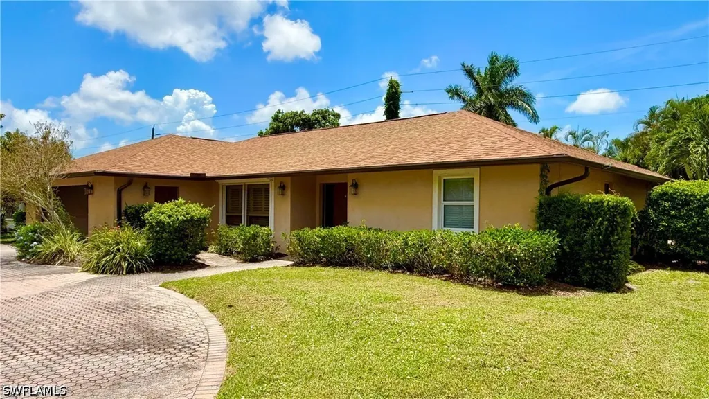 Naples FL, 2171 Kings Lake Boulevard