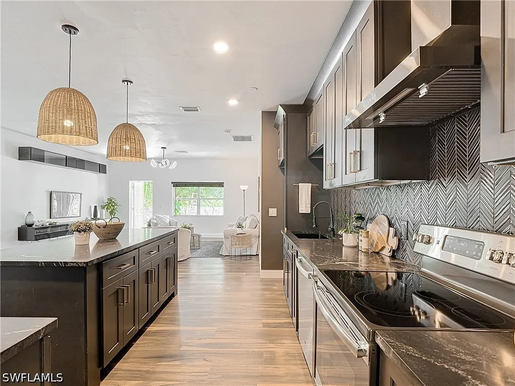 130 16th Avenue NE Naples FL 34120