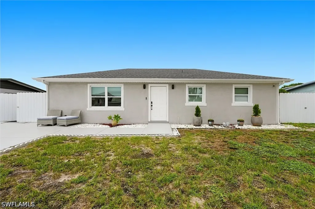 Fort Myers FL, 1776 Glenway Court
