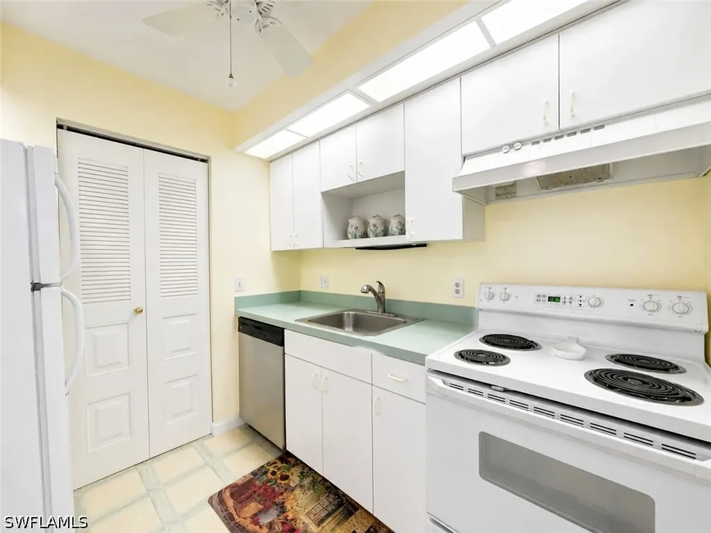 8041 S Woods Circle Fort Myers FL 33919