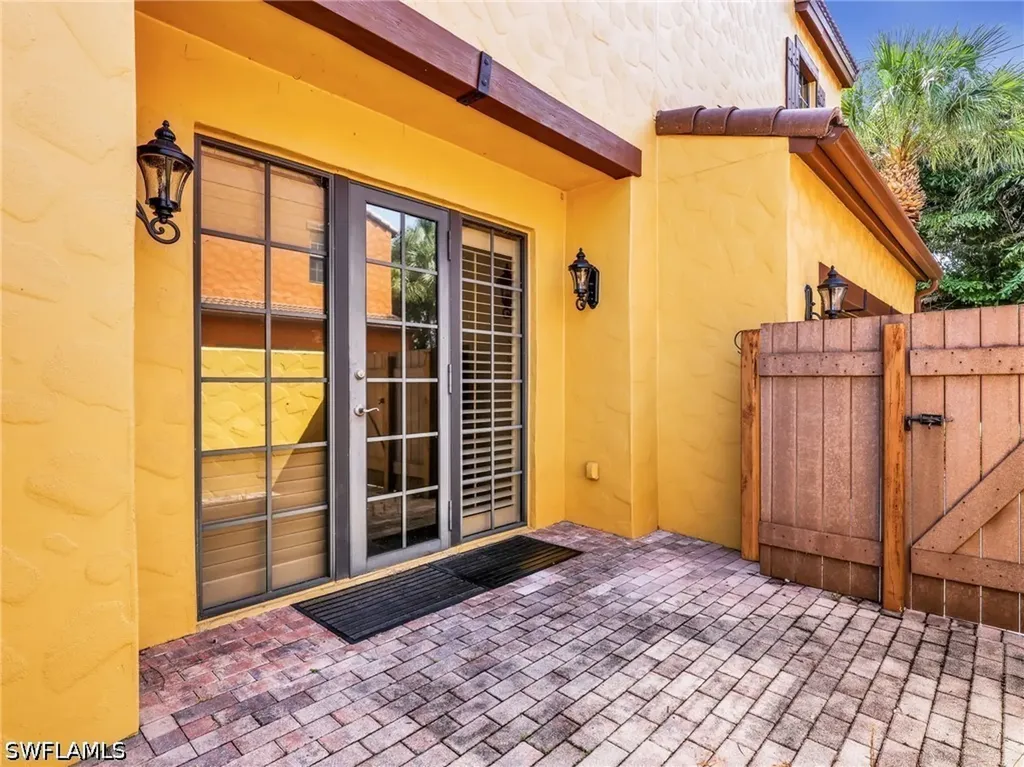 9012 Alturas Street Naples FL 34113