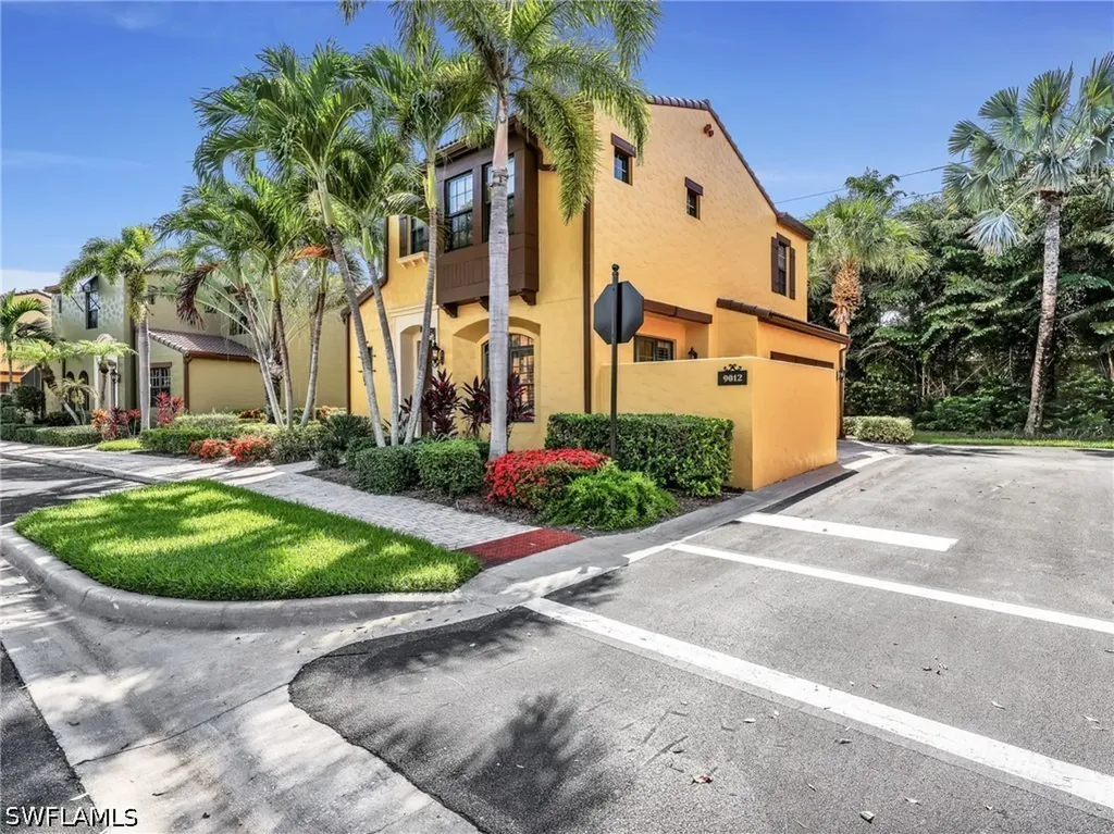 9012 Alturas Street Naples FL 34113