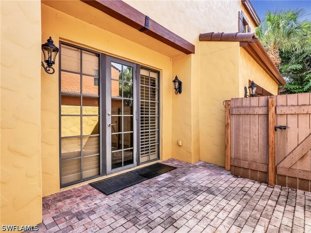 9012 Alturas Street Naples FL 34113