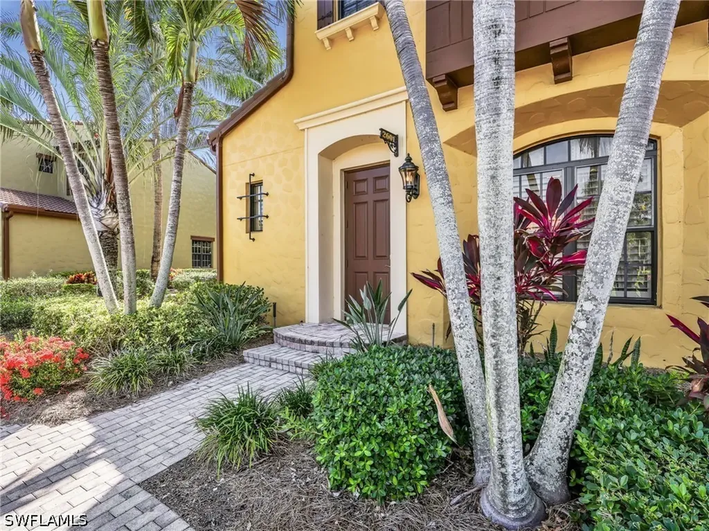 9012 Alturas Street Naples FL 34113
