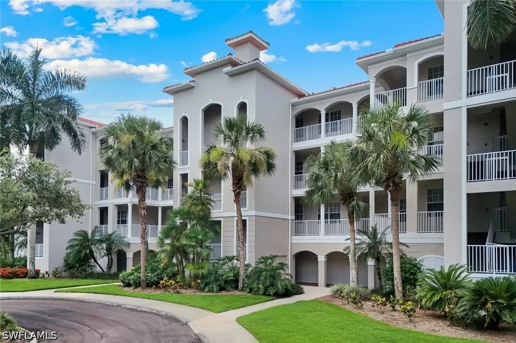 Naples FL, 4864 Hampshire Court, Unit 203