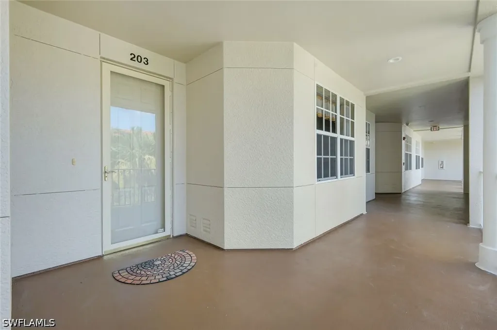 4864 Hampshire Court Naples FL 34112